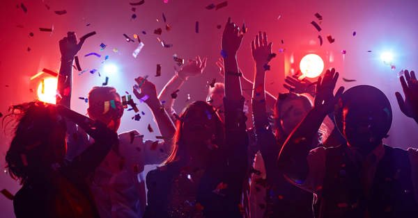 62 canciones de reggaetón para que sigas bailando en tu boda