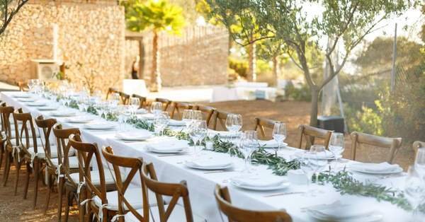 ¿Catering o tu propia cocina?  Descubre qué opción es mejor para tu boda